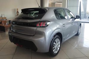 Peugeot-208-etoimoparadota-(7)