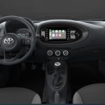 Toyota-Aygo-X-X-Play-esoteriko