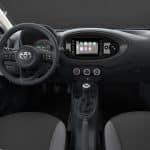 Toyota-Aygo-X-X-Play-esoteriko