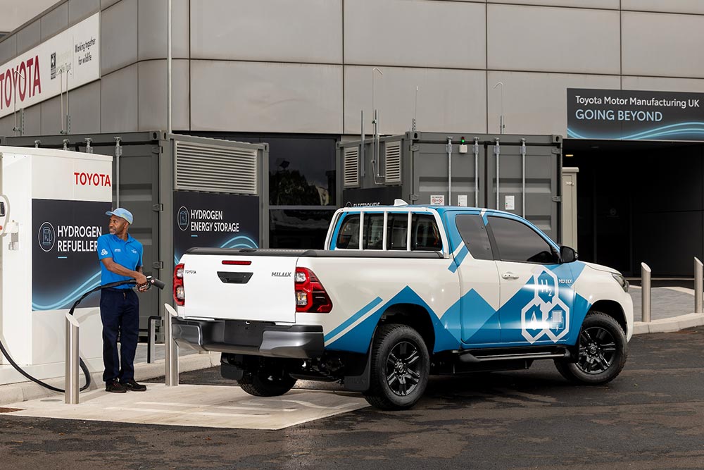 https://autogreeknews.gr/wp-content/uploads/2023/09/Toyota-Hilux-hydrogen-7.jpg