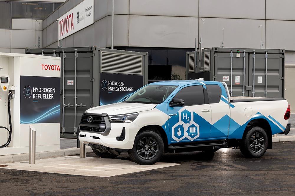 https://autogreeknews.gr/wp-content/uploads/2023/09/Toyota-Hilux-hydrogen-9.jpg