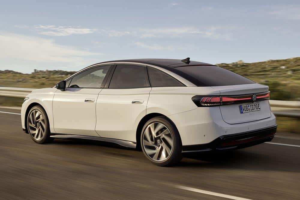 https://autogreeknews.gr/wp-content/uploads/2023/09/VW-ID.7-dynamic-rear.jpg