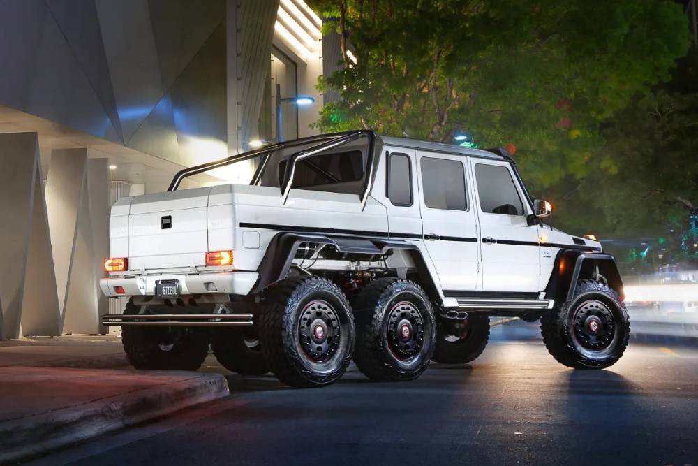 https://autogreeknews.gr/wp-content/uploads/2023/09/mercedes-benz-g-63-amg-6x6-when-the-giants-come-ou-1.jpg