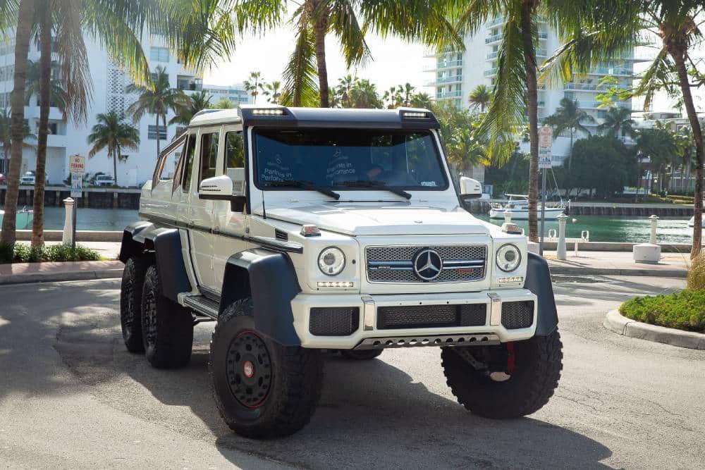 https://autogreeknews.gr/wp-content/uploads/2023/09/mercedes-benz-g-63-amg-6x6-when-the-giants-come-ou-4.jpg