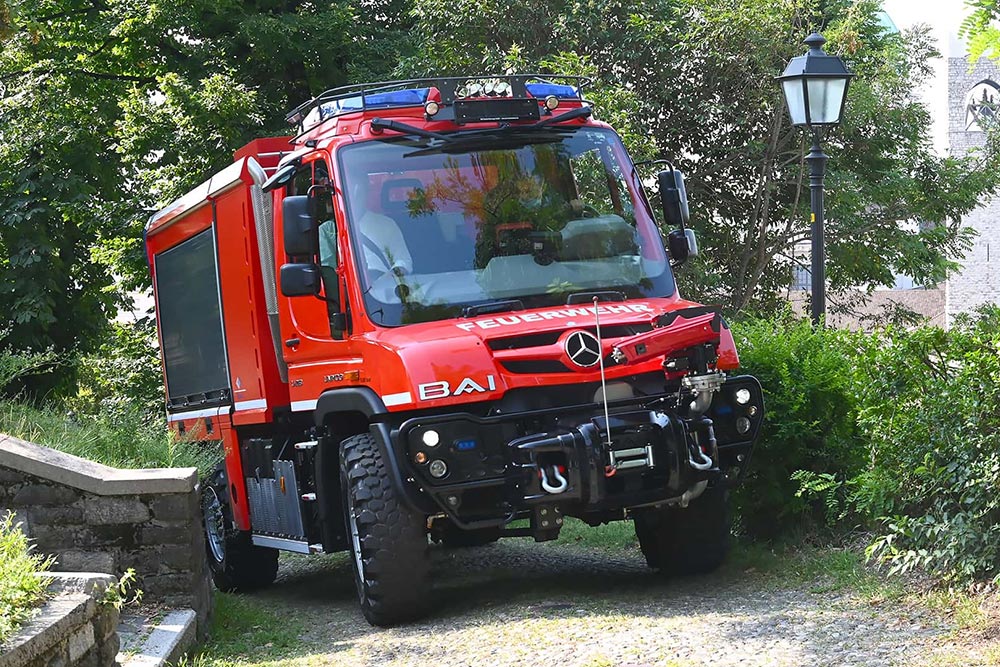 https://autogreeknews.gr/wp-content/uploads/2023/09/mercedes-benz-special-trucks-der-firemobil-2023-5.jpg