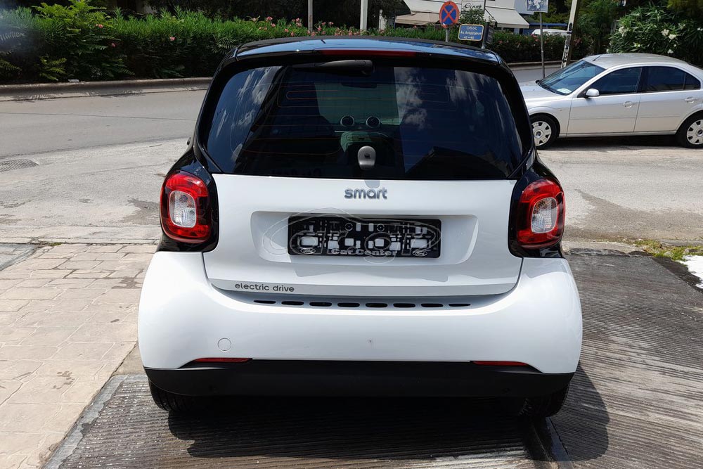 https://autogreeknews.gr/wp-content/uploads/2023/09/smart-fortwo-electric-2018-4.jpg