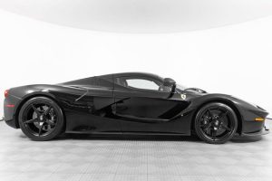 this-2015-ferrari-laferrari-is-the-most-expensive- (1)