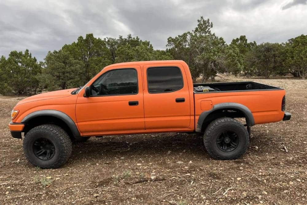 https://autogreeknews.gr/wp-content/uploads/2023/09/this-2jz-swapped-01-toyota-tacoma-screams-resale-v-1.jpg