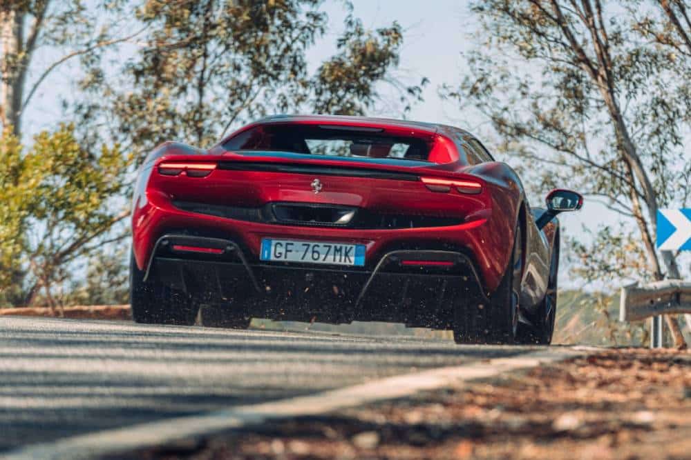 «Αστραπή» η Ferrari 296 GTB στο 0-100 χλμ./ώρα