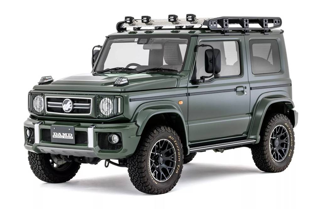 https://autogreeknews.gr/wp-content/uploads/2023/10/2023-Suzuki-Jimny-DAMD-Aventura-Kit-2-2048x1367-1.jpg