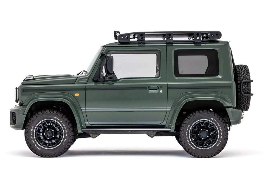 https://autogreeknews.gr/wp-content/uploads/2023/10/2023-Suzuki-Jimny-DAMD-Aventura-Kit-5-2048x1367-1.jpg