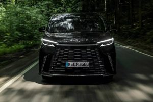 2024-Lexus-LM-56-scaled