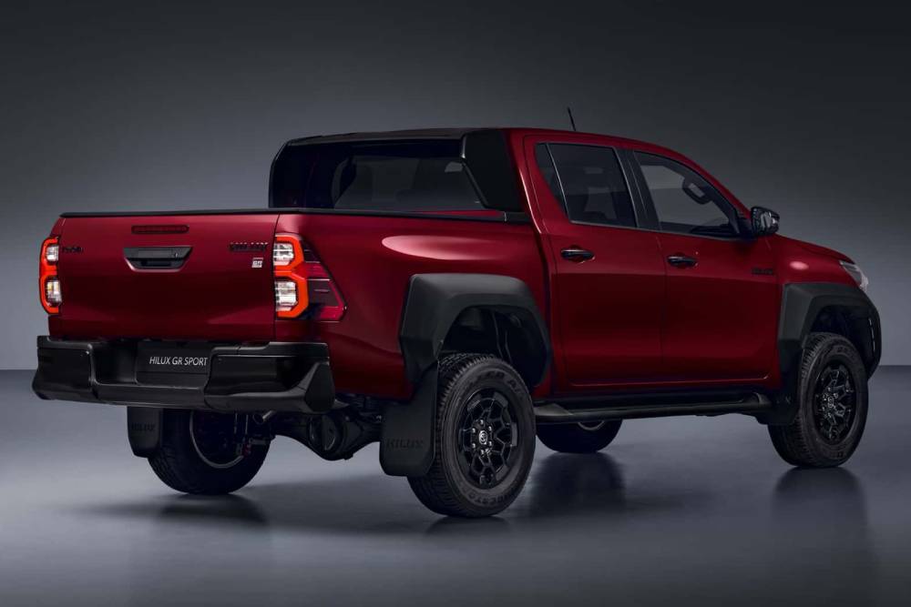 https://autogreeknews.gr/wp-content/uploads/2023/10/2024-toyota-hilux-gr-sport-ii-uk-3.jpg