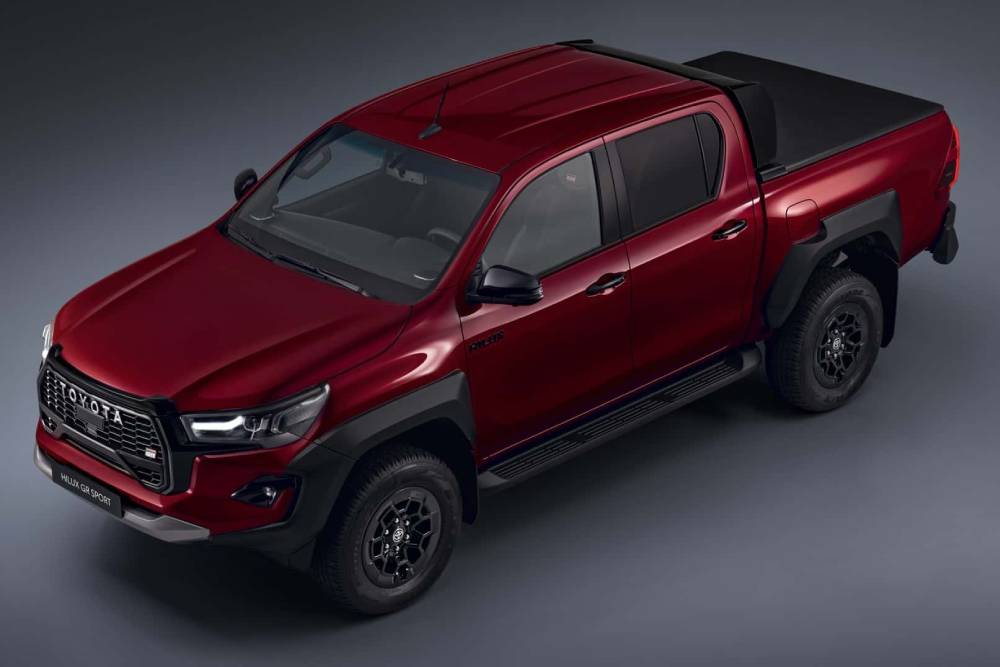 https://autogreeknews.gr/wp-content/uploads/2023/10/2024-toyota-hilux-gr-sport-ii-uk.jpg