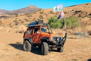 796-suzuki-jimny-drivers-turned-lights-simultaneou (1)