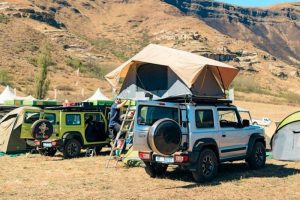 796-suzuki-jimny-drivers-turned-lights-simultaneou