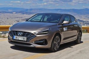 Hyundai-i30-fastback-dynamic-front