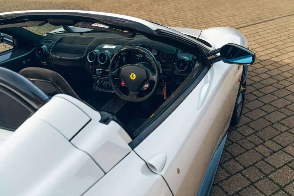 https://autogreeknews.gr/wp-content/uploads/2023/10/Jay-Kay-Ferrari-Scuderia-Spider-16M-40.jpg