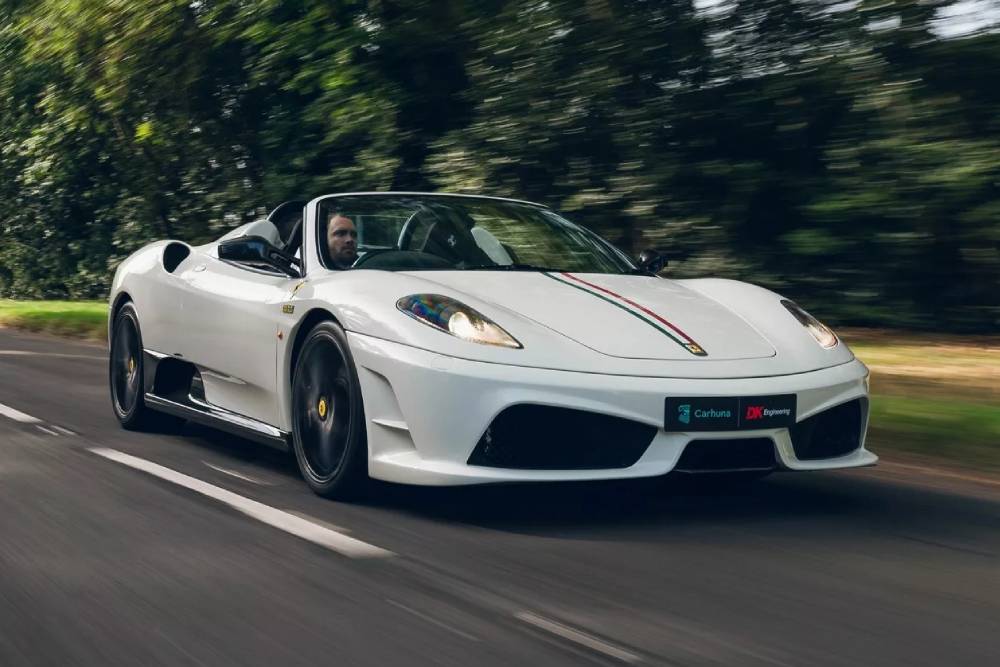 «Χιονούλα» Ferrari 430 Scuderia για ξεσηκωτικές μελωδίες