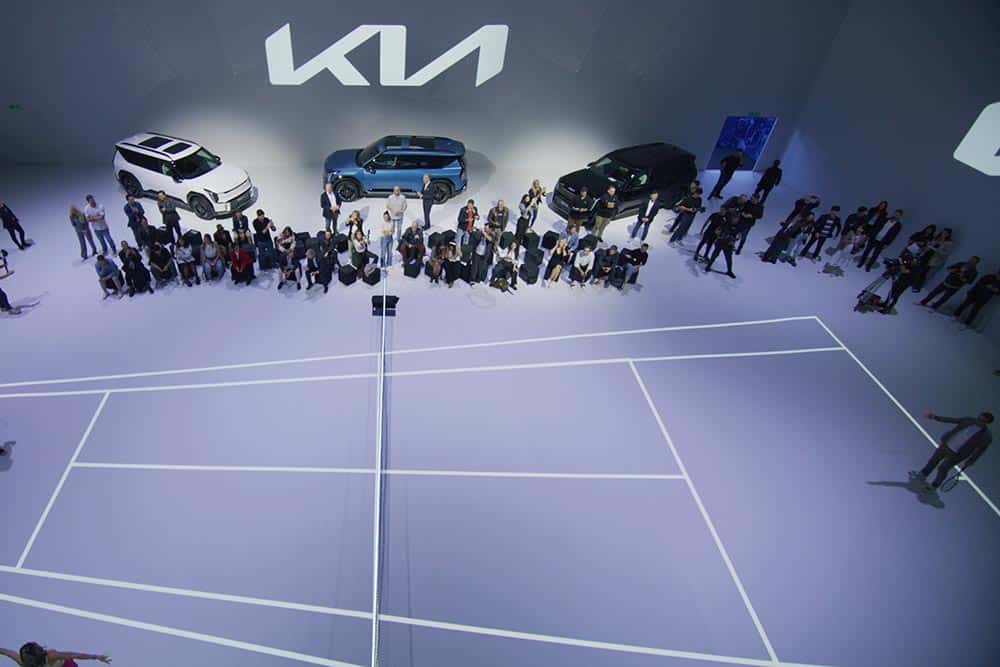 https://autogreeknews.gr/wp-content/uploads/2023/10/Kia-EV9-Rafael-Nadal-4.jpg