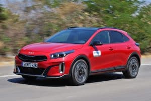Kia-XCeed-dynamic-front