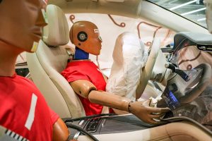 Mercedes-crash-test-electric-cars-(3)
