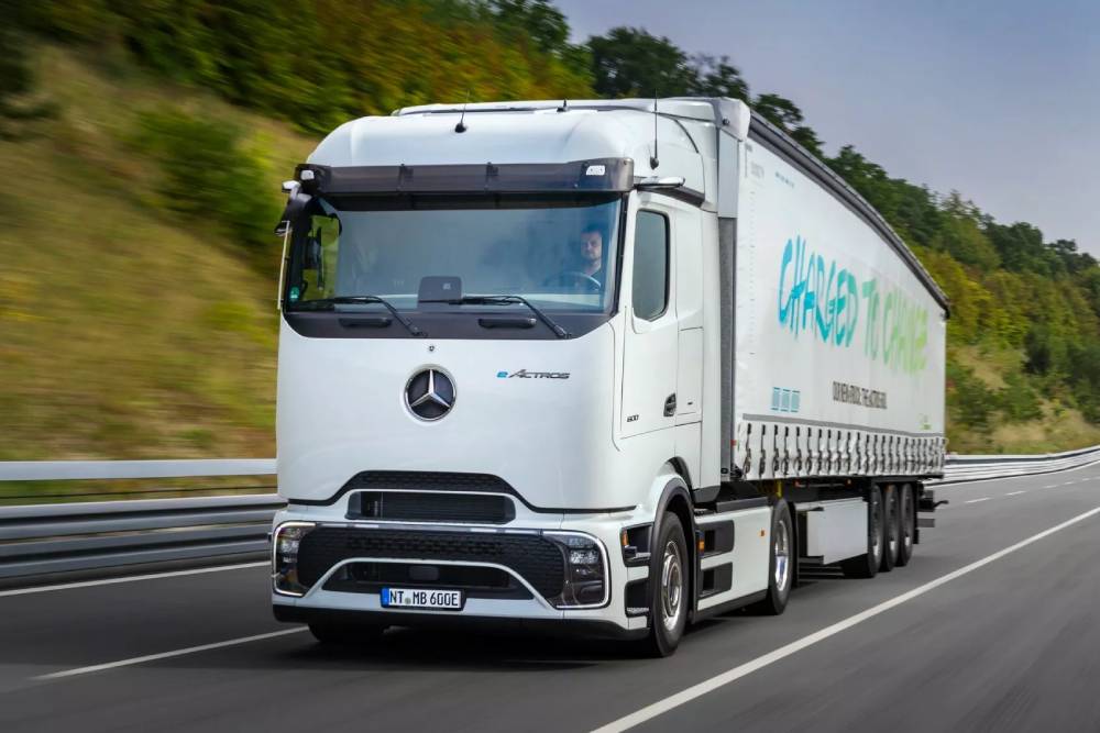 https://autogreeknews.gr/wp-content/uploads/2023/10/Mercedes-eActros-600-1010-1.jpg