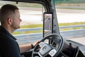 Mercedes-eActros-600-1010-10