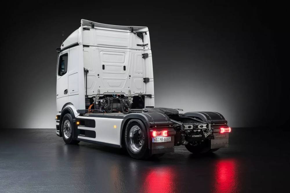 https://autogreeknews.gr/wp-content/uploads/2023/10/Mercedes-eActros-600-1010-18.jpg