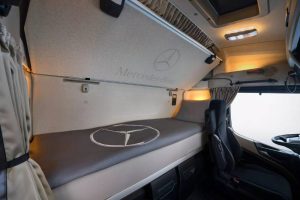 Mercedes-eActros-600-1010-43