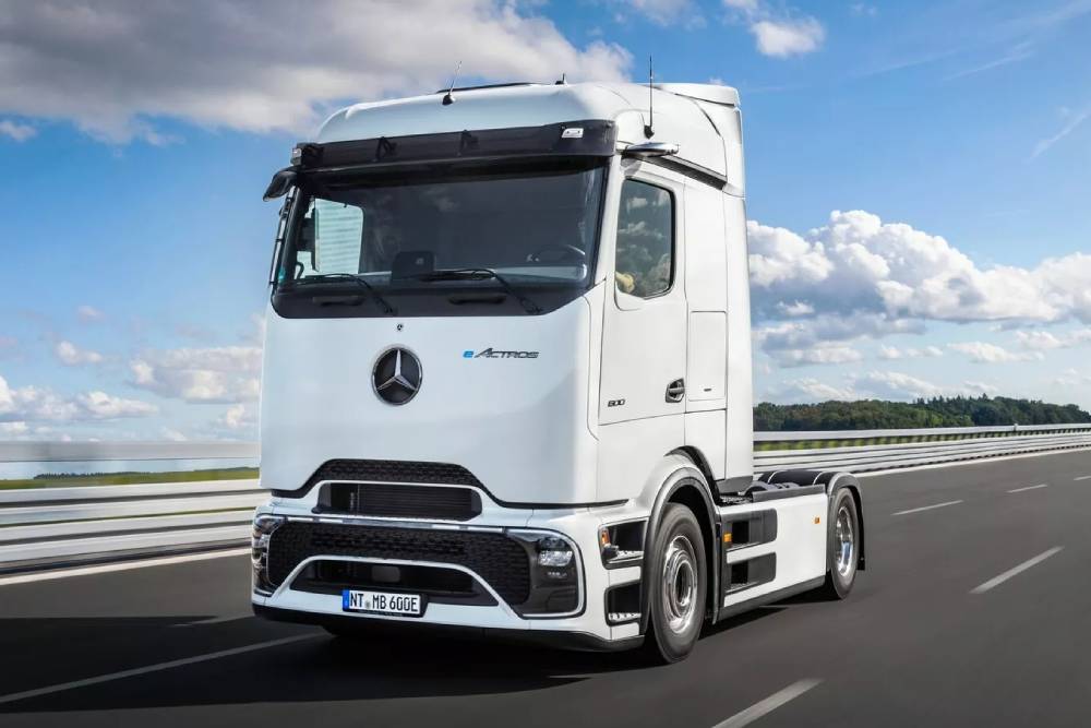 https://autogreeknews.gr/wp-content/uploads/2023/10/Mercedes-eActros-600-1010-7.jpg