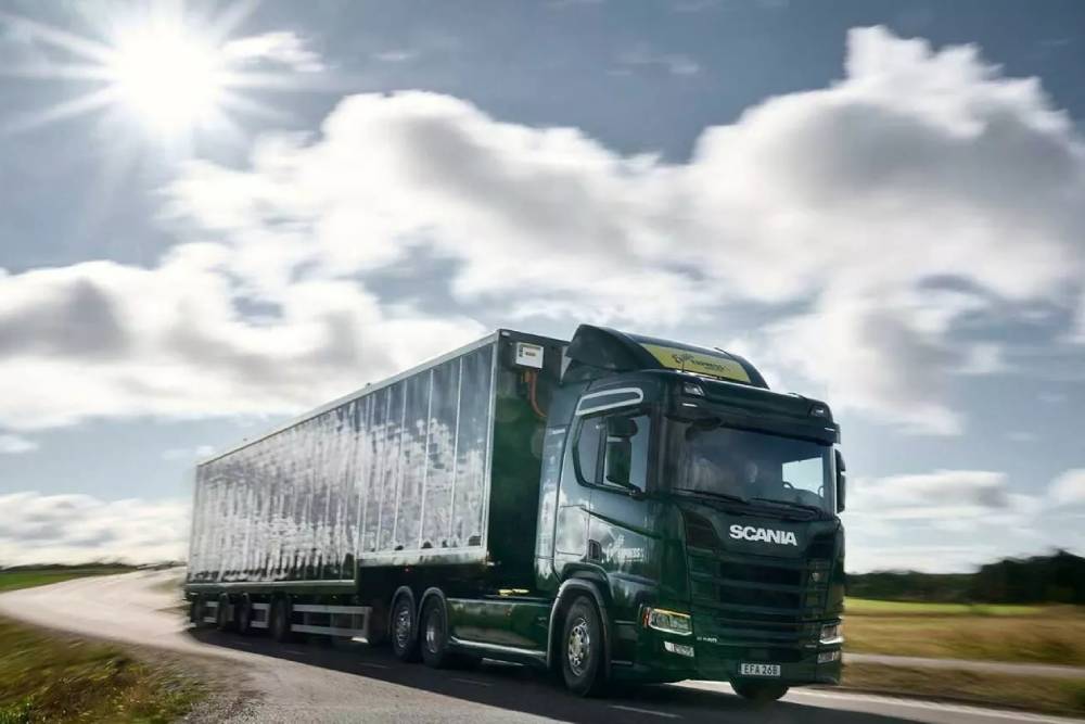 https://autogreeknews.gr/wp-content/uploads/2023/10/Scania-Solar-Powered-Semi-912-1.jpg