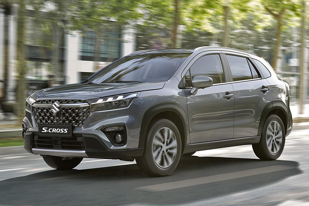 https://autogreeknews.gr/wp-content/uploads/2023/10/Suzuki-S-Cross-dynamic-front-1.jpg