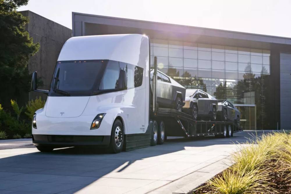 https://autogreeknews.gr/wp-content/uploads/2023/10/Tesla-Cybertruck-a-1024x576-1.jpg