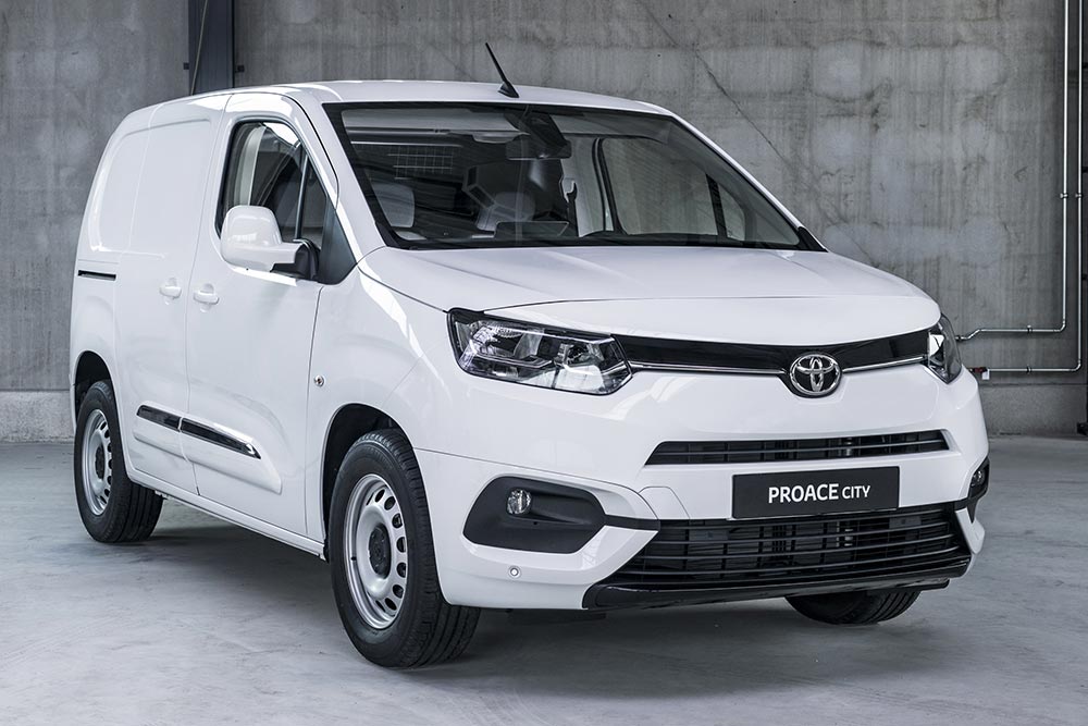 https://autogreeknews.gr/wp-content/uploads/2023/10/Toyota-Proace-City.jpg
