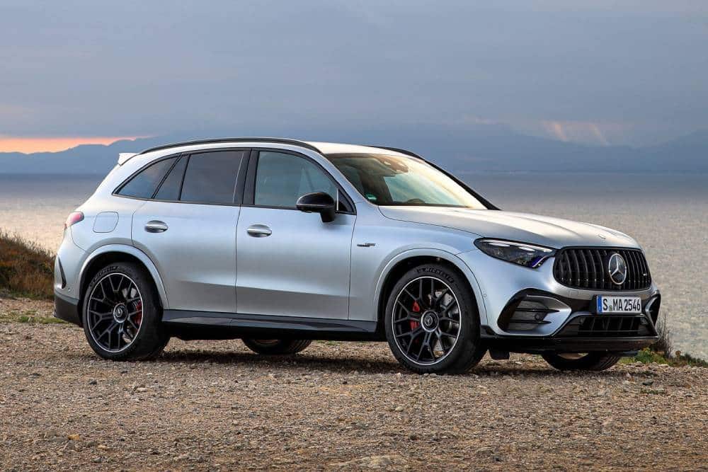 https://autogreeknews.gr/wp-content/uploads/2023/10/amg-drops-the-speed-hammer-on-the-2025-glc-63-s-su-1.jpg