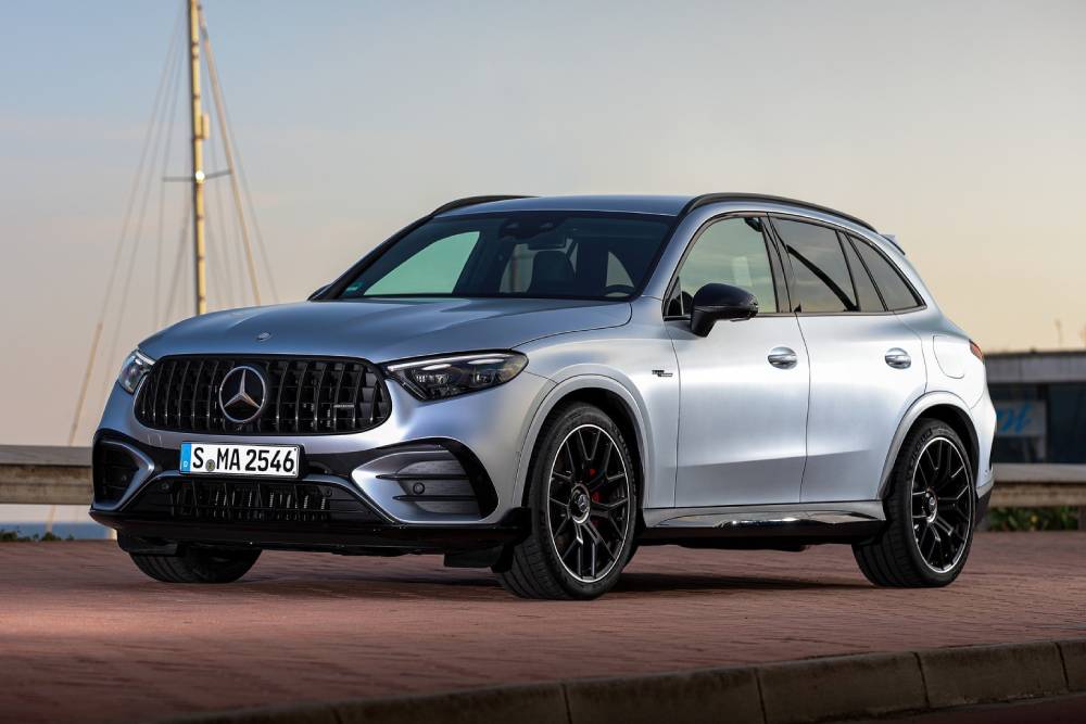 https://autogreeknews.gr/wp-content/uploads/2023/10/amg-drops-the-speed-hammer-on-the-glc-63-s-suv-wit-1.jpg
