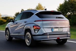 hyundai-kona-electric-0923-dynamic-03