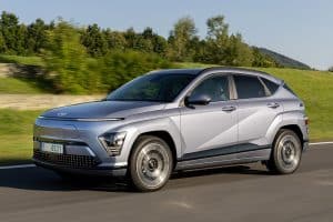 hyundai-kona-electric-0923-dynamic-05