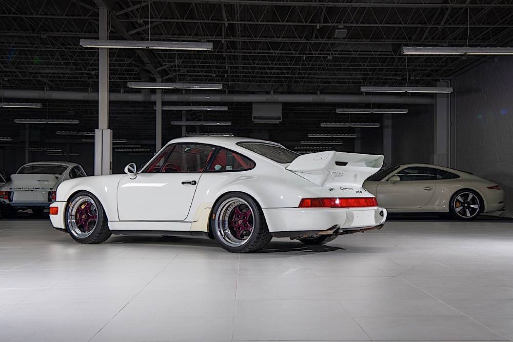 https://autogreeknews.gr/wp-content/uploads/2023/10/someone-is-selling-56-white-porsche-cars-in-one-go-8.jpg