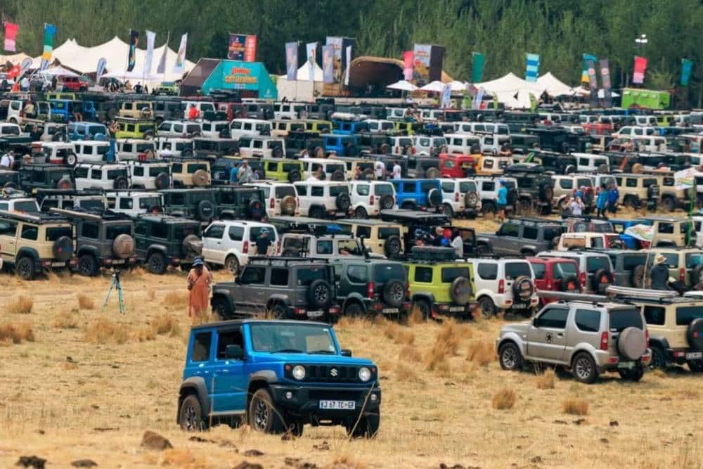 https://autogreeknews.gr/wp-content/uploads/2023/10/suzuki-jimny-guiness-record.jpg