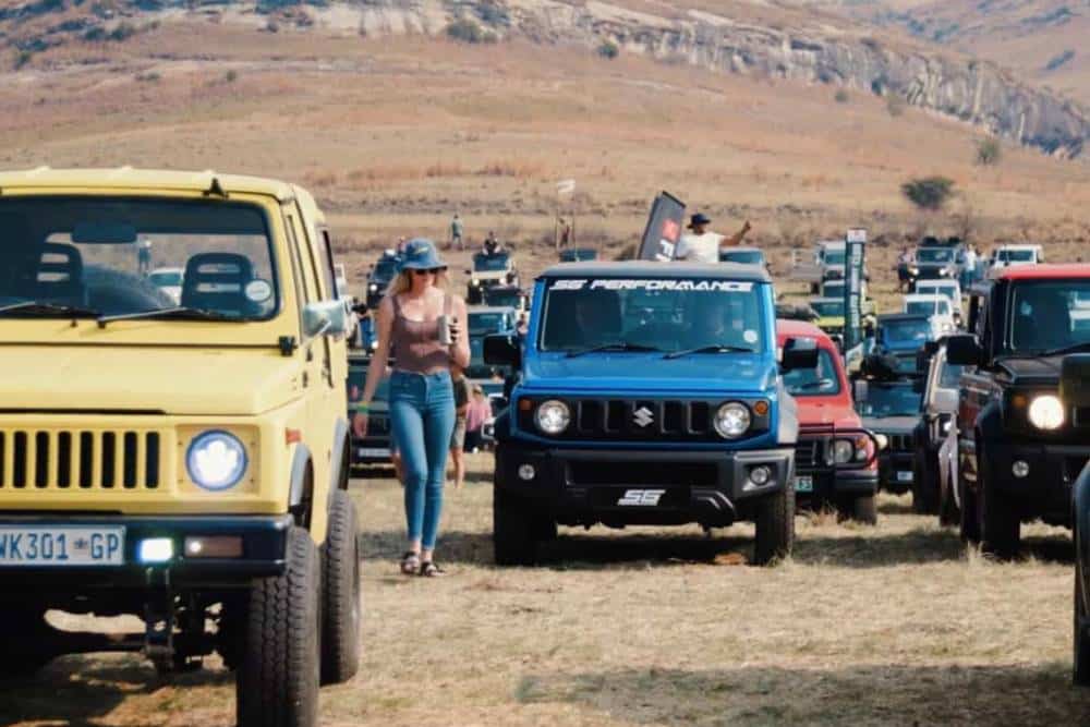 https://autogreeknews.gr/wp-content/uploads/2023/10/suzuki-jimny-headlight-world-record.jpg