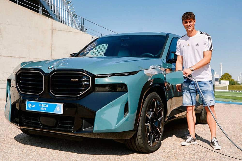 https://autogreeknews.gr/wp-content/uploads/2023/10/the-real-madrid-players-got-their-brand-new-bmws-h-2.jpg