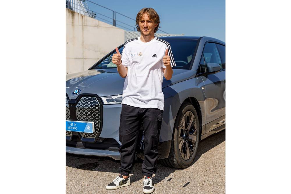 https://autogreeknews.gr/wp-content/uploads/2023/10/the-real-madrid-players-got-their-brand-new-bmws-h-6.jpg