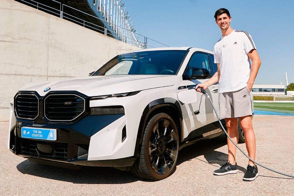 https://autogreeknews.gr/wp-content/uploads/2023/10/the-real-madrid-players-got-their-brand-new-bmws-h.jpg