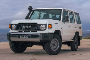 toyota-land-cruiser-70-series-humanitarian-efforts (7)