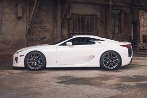 2011-Lexus-LFA-6