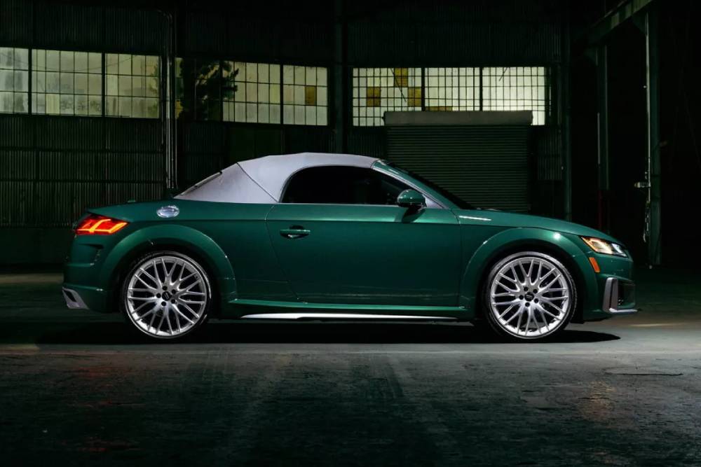 https://autogreeknews.gr/wp-content/uploads/2023/11/2023-Audi-TT-Roadster-Final-Edition-USA-4-2048x136-1.jpg