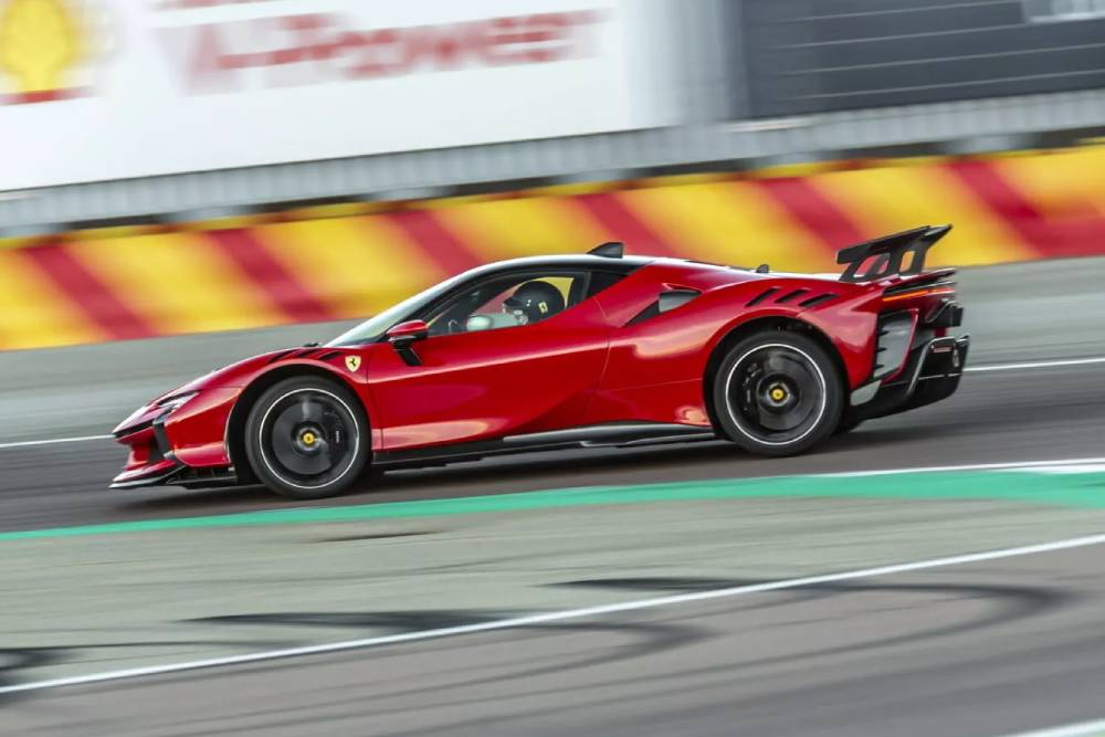 https://autogreeknews.gr/wp-content/uploads/2023/11/2023-Ferrari-SF90-XX-Stradale-Fiorano-Lap-Record-a-1.jpg