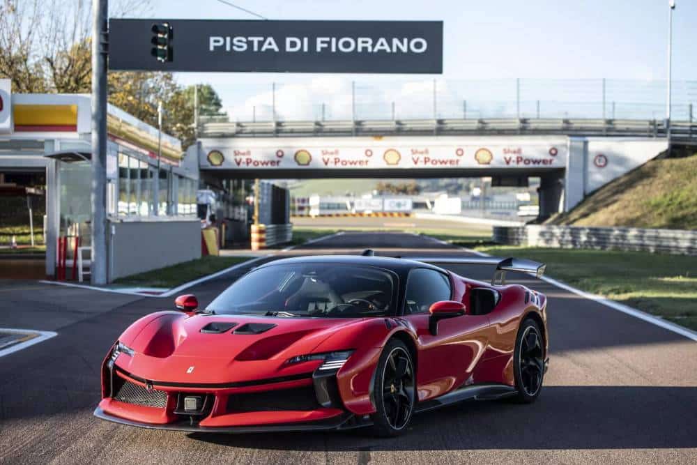 https://autogreeknews.gr/wp-content/uploads/2023/11/2023-Ferrari-SF90-XX-Stradale-Fiorano-Lap-Record-s-1.jpg